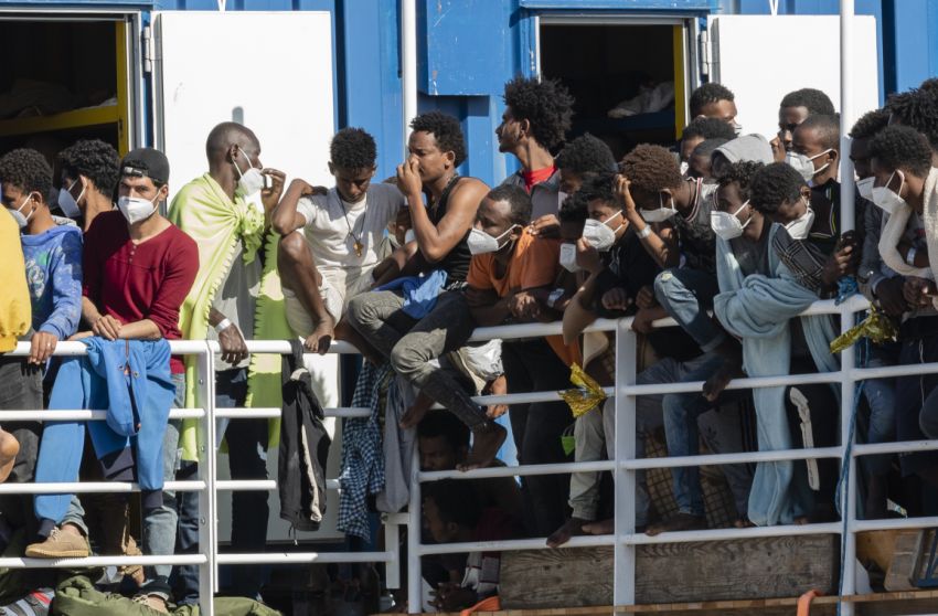 Immigrazione, a luglio arrivi via mare in calo -