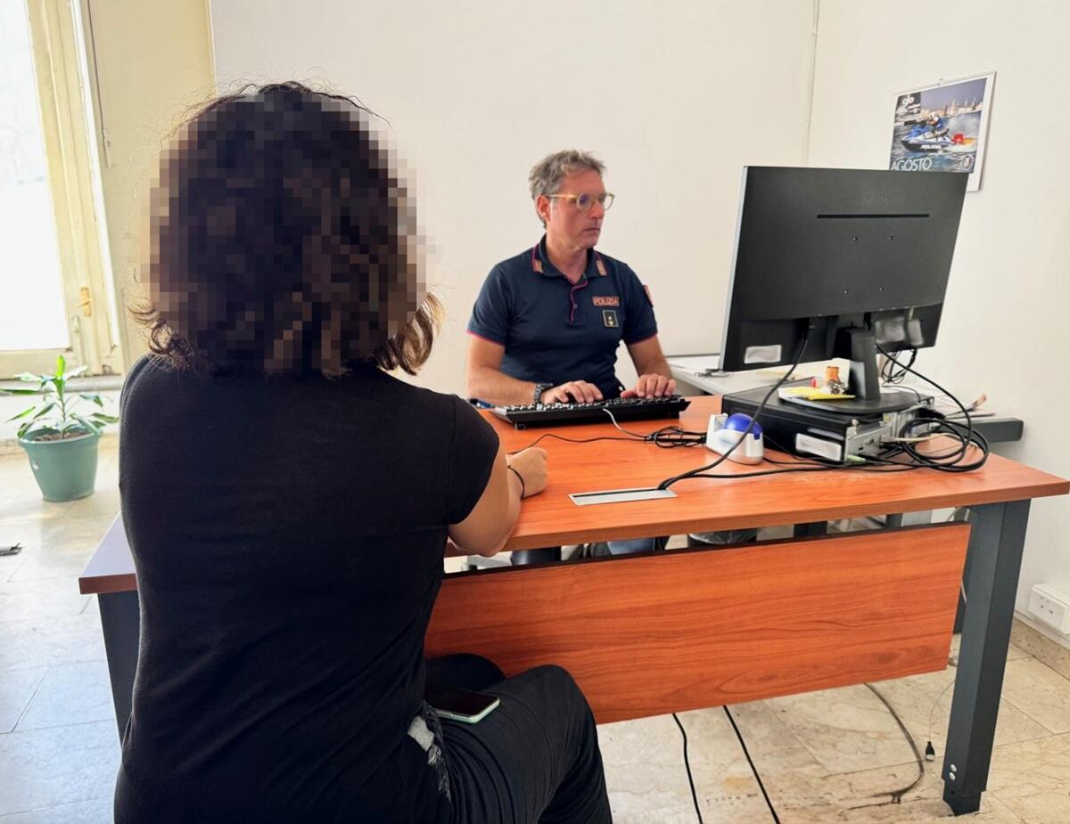 Dà fuoco alla casa della moglie dopo averla minacciata, un uomo arrestato a Catania - 