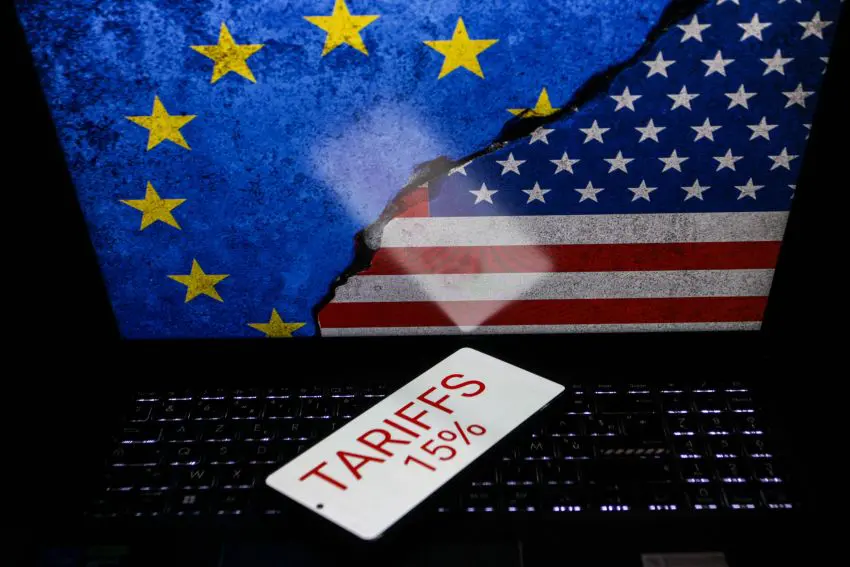 Dichiarazione congiunta Ue-Usa sui dazi, per auto e farmaci al 15% - 