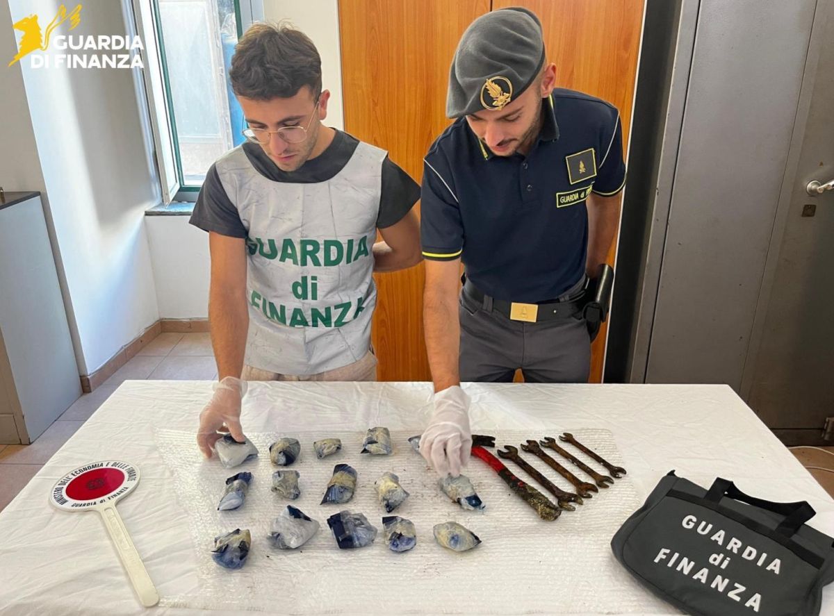 Scoperto un chilo di cocaina nascosto in mare a Ponza -