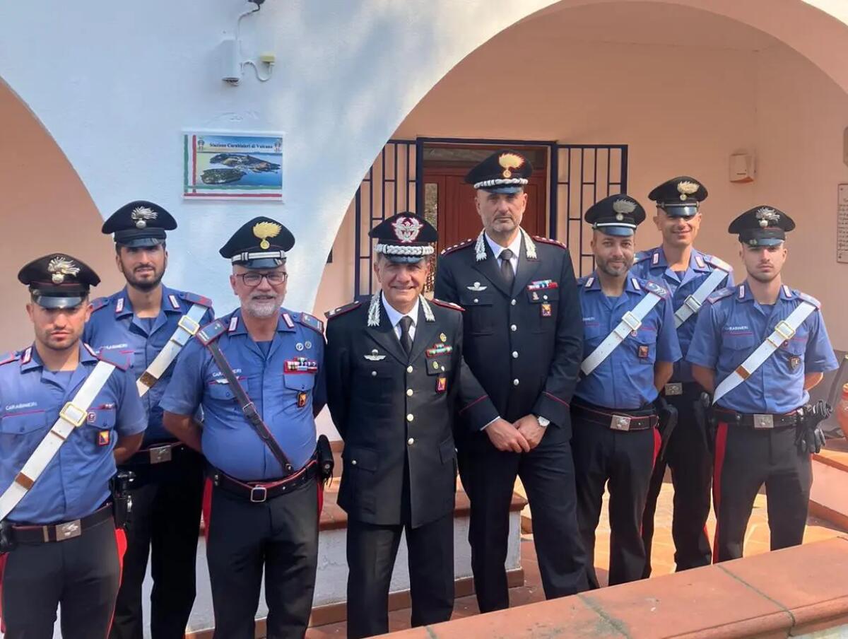 Carabinieri, il generale Del Monaco visita i reparti dell’Arma nelle isole Eolie - 