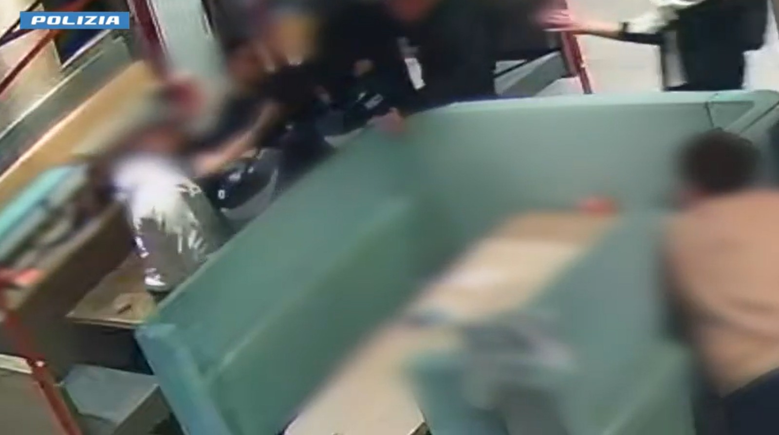 Aggressione omofoba in fast food a Catania, due misure cautelari - 