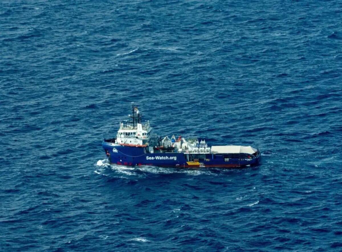 100 migranti soccorsi dalla Sea-Watch 5, la nave si dirige verso il porto di Catania - 