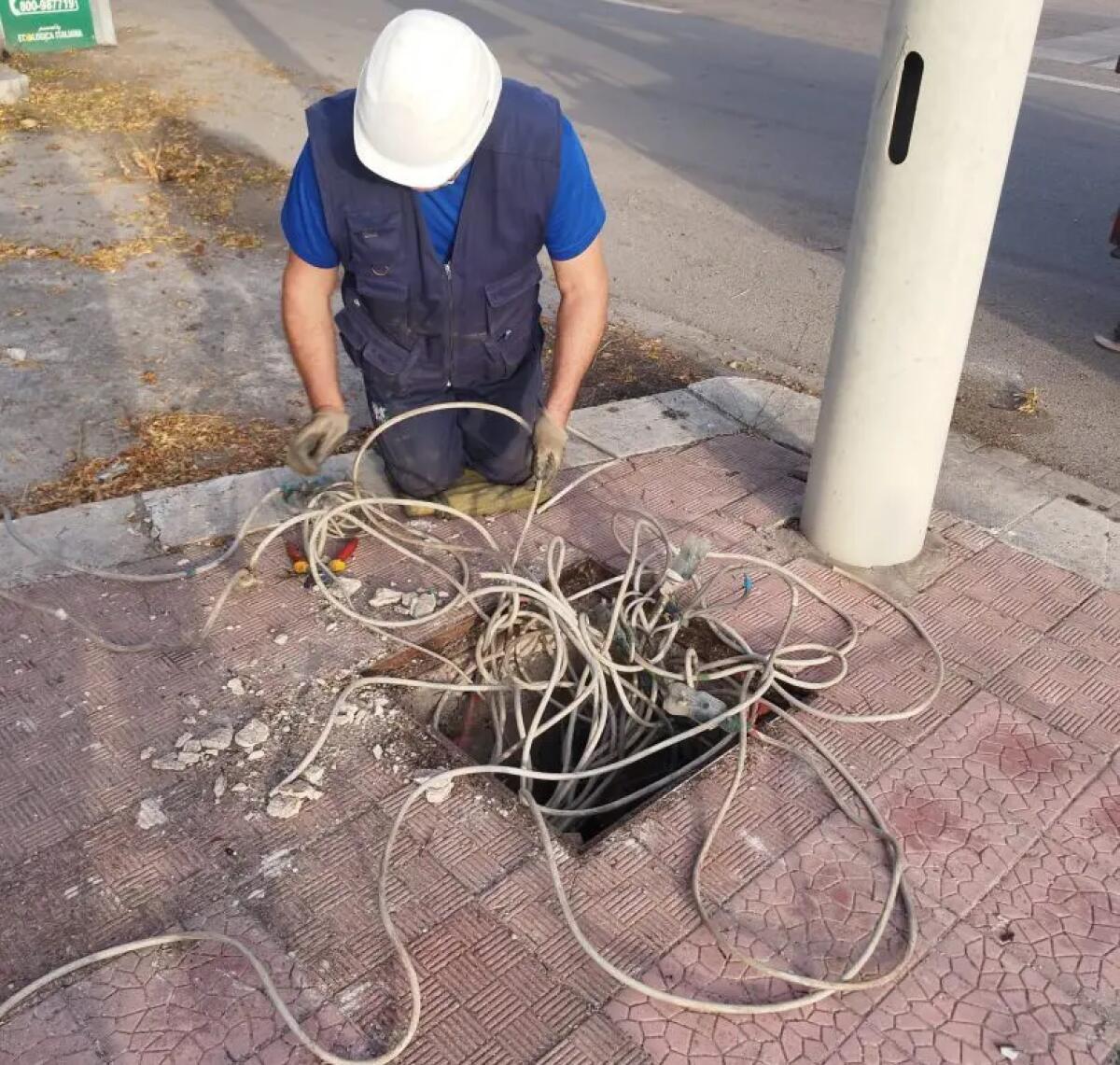 A Palermo furto di cavi, in corso i lavori di ripristino di Amg Energia per l’illuminazione di via Padre Massimiliano Kolbe - 