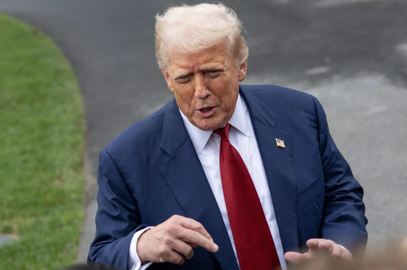 Ue conferma sospensione contro-dazi, ma Trump minaccia tariffe al 35% - 