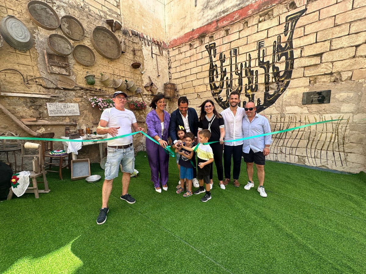 “Memorie sepolte”: un intreccio di arte, radici e comunità nel murales di Blanco - 