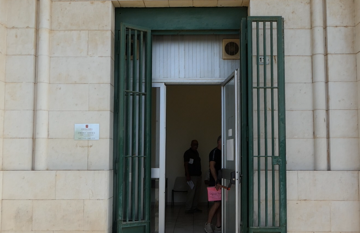 Uffici comunali presi d'assalto per gli avvisi di pagametno IMU e TARI - 