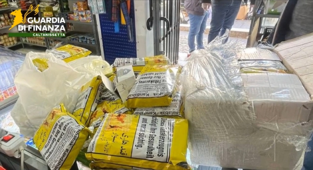 Tabacco vietato e pericoloso, vasto sequestro effettuato dalla guardia di finanza  - 