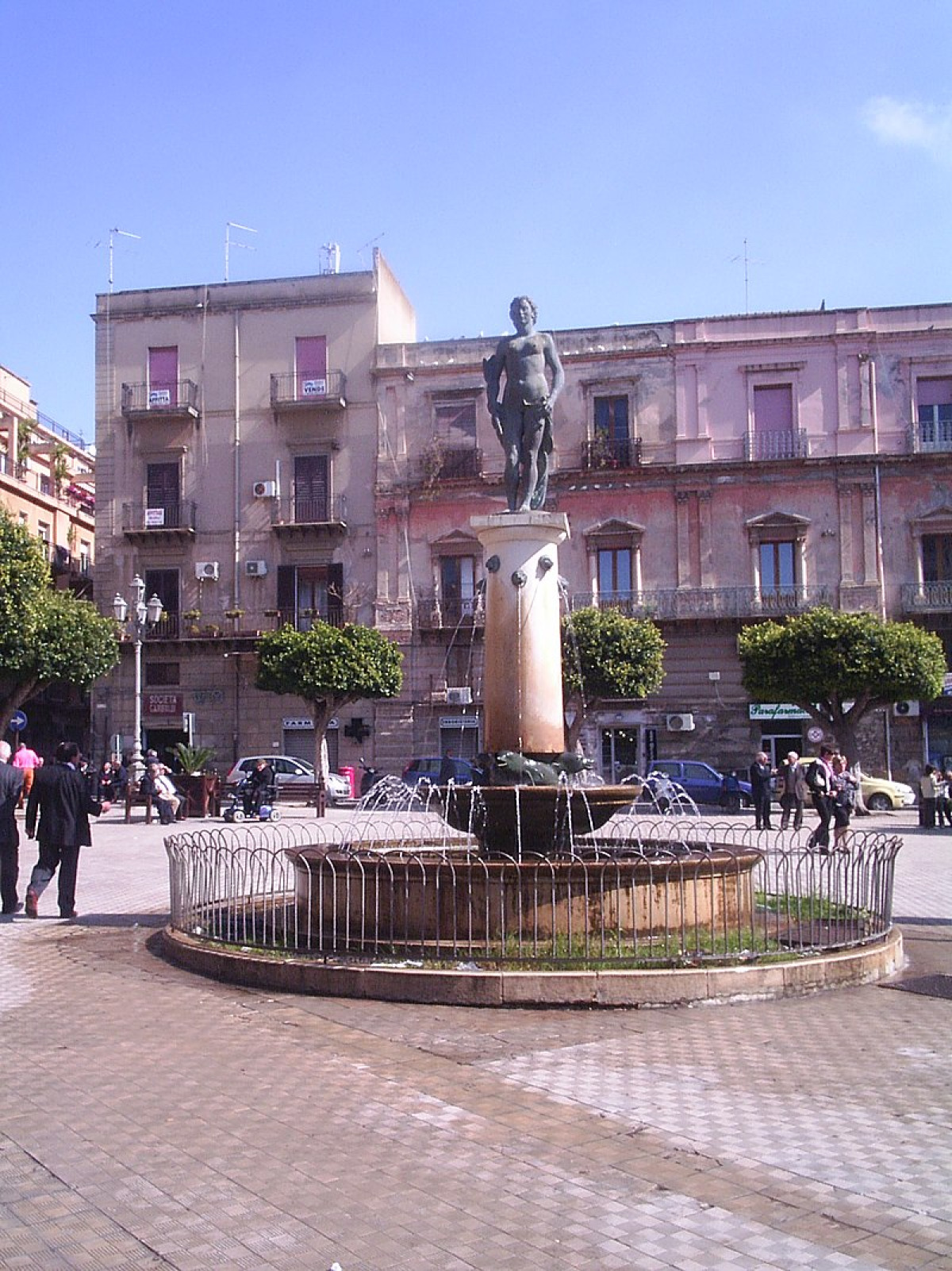 Il luogo di Gela dove storia e vita quotidiana si incontrano da secoli - Foto: Valerio De Carlo/Wikipedia