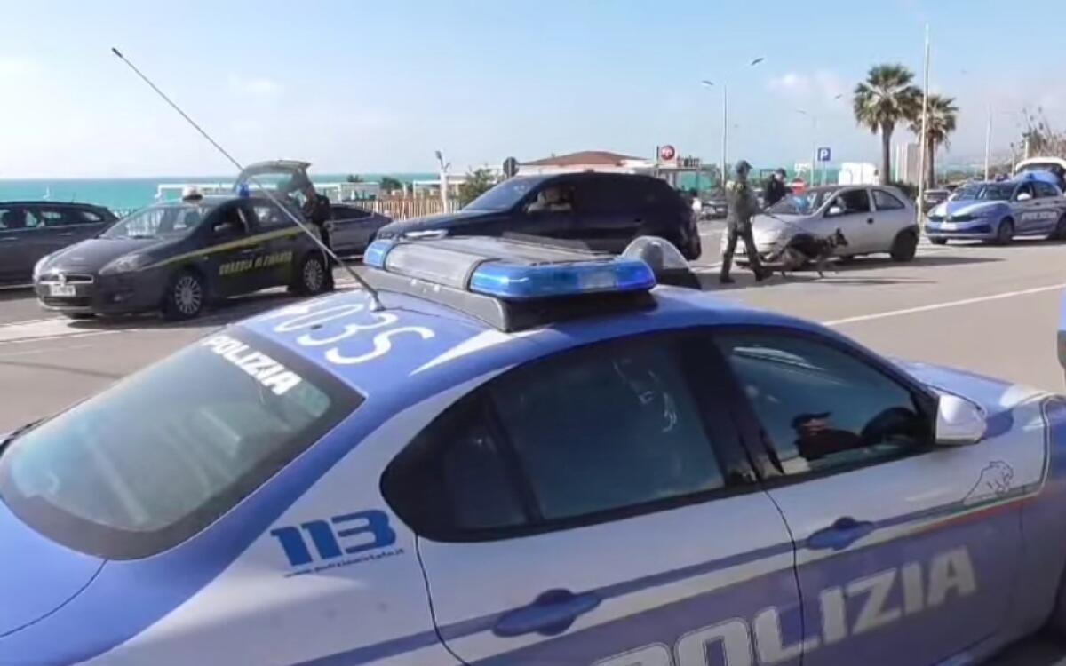 Lungomare, ferito a coltellate: trasferito in elisoccorso, è in prognosi riservata  - 