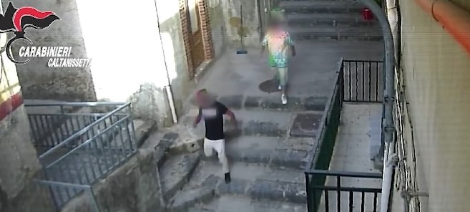 Uno sgarro nel traffico di droga e la spedizione punitiva con le armi, l'inchiesta: arrestati sentiti dal gip - 