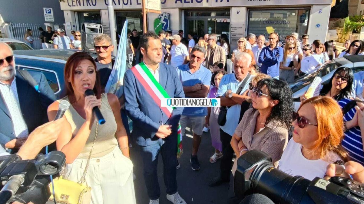 Contro i tagli, tanti davanti all'ospedale: Di Stefano, "strumentalizzare? Parlino con i cittadini" - 