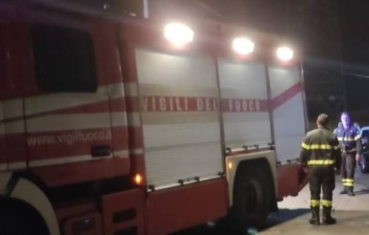 Rogo nella notte, fiamme a una vettura in via Niscemi: terzo incendio in pochi giorni  - 