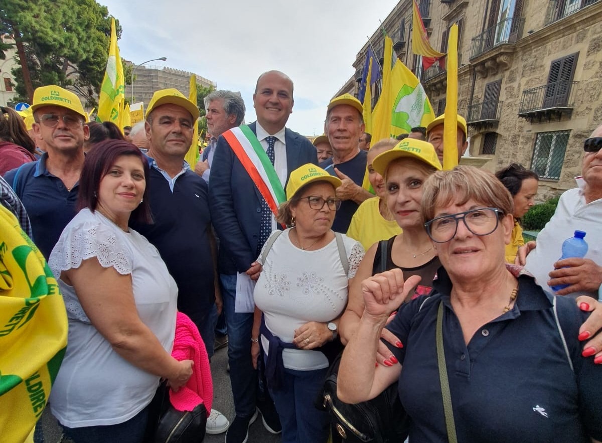 Contro le speculazioni in agricoltura, l'amministrazione comunale al corteo di Palermo  - 