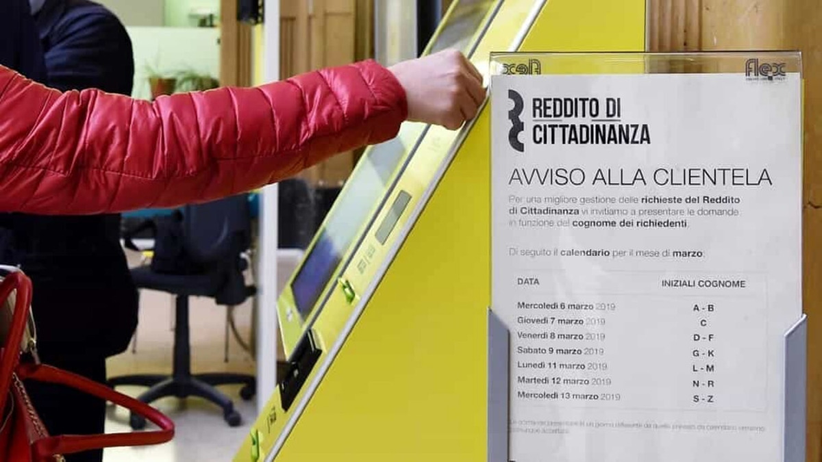 Ottenne il reddito di cittadinanza ma non dichiarò le pendenze penali del marito: assolta - 