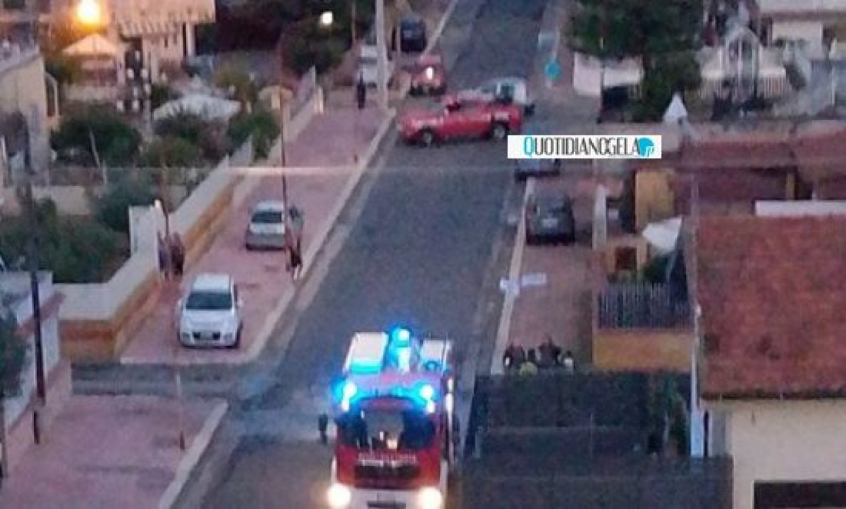 Allarme per una possibile fuga di gas, vigili del fuoco e municipale in via Siragusa - 