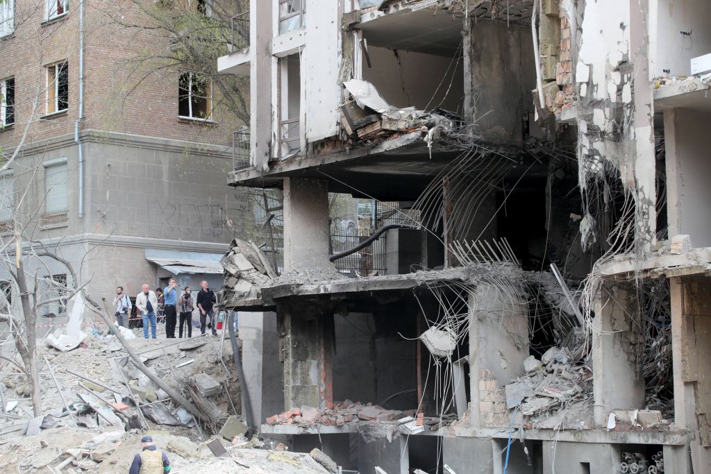 Ucraina, attacco russo nella notte, almeno quattro morti. Allarme in Polonia - 