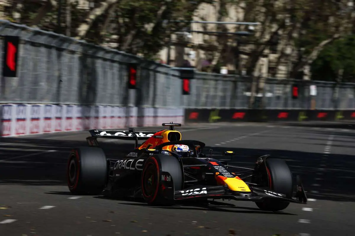 Pole di Verstappen davanti a Sainz al Gp di Azerbaijan - 