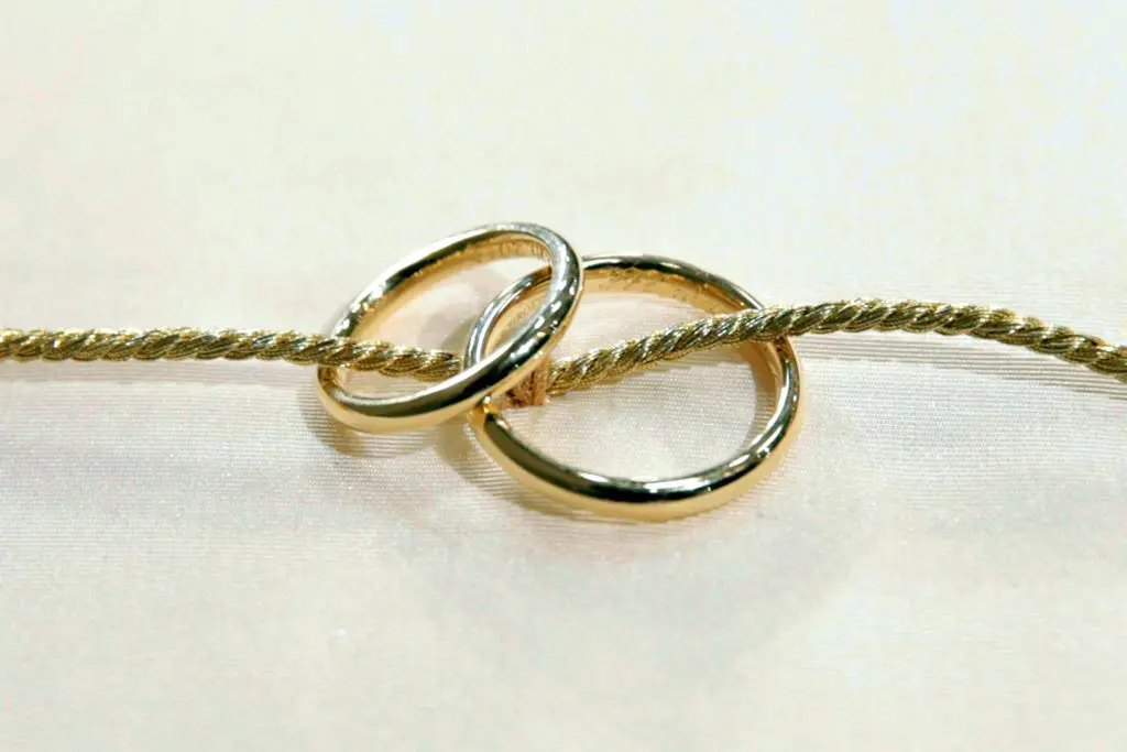 Pavia, si sposa ma ha un malore durante il pranzo nuziale. Morto 49enne - 