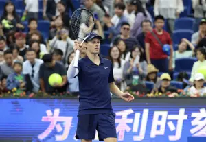 Sinner in finale a Pechino, battuto De Minaur in 3 set - 