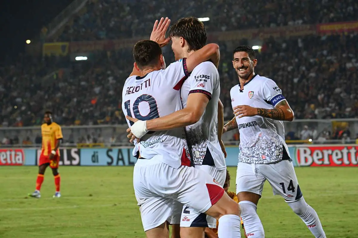 Cagliari corsaro a Lecce, Belotti torna al gol con una doppietta - 