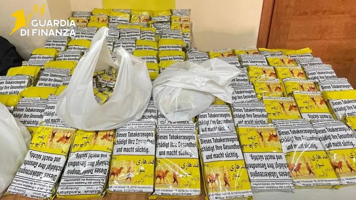La Guardia di Finanza di Caltanissetta sequestra 42 kg di tabacco di contrabbando, un arresto - 