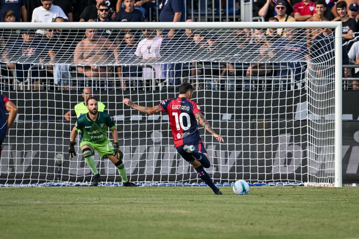 Poker al Frosinone, Cagliari agli ottavi di Coppa con il Napoli - 