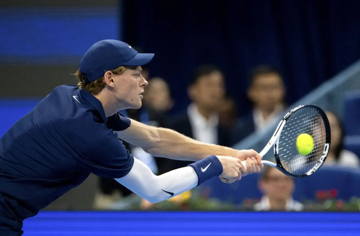 Sinner fatica ma batte Atmane e va ai quarti a Pechino - 