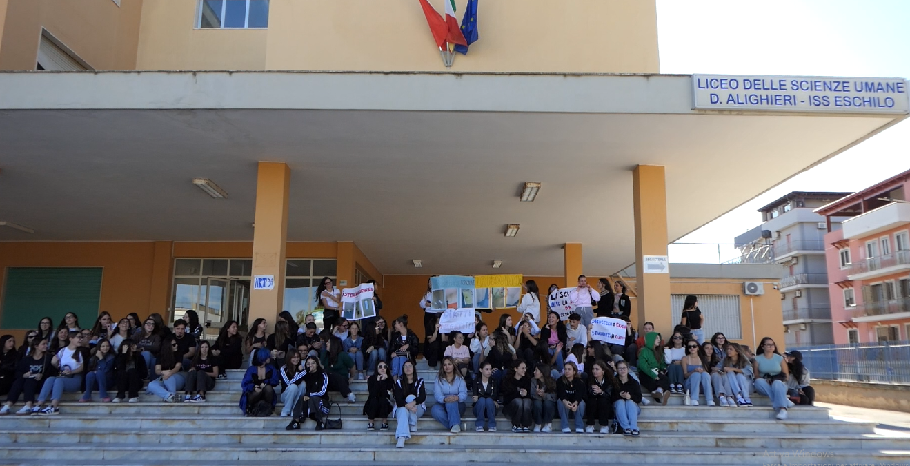 “Non possiamo studiare in queste condizioni”: protesta degli studenti del Liceo delle Scienze Umane - 