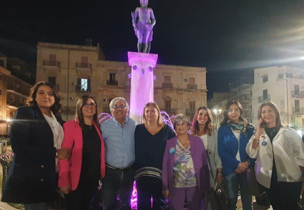 Prevenzione oncologica, la statua di Cerere illuminata di rosa: "Prendersi curà di sè è un atto d'amore" - 
