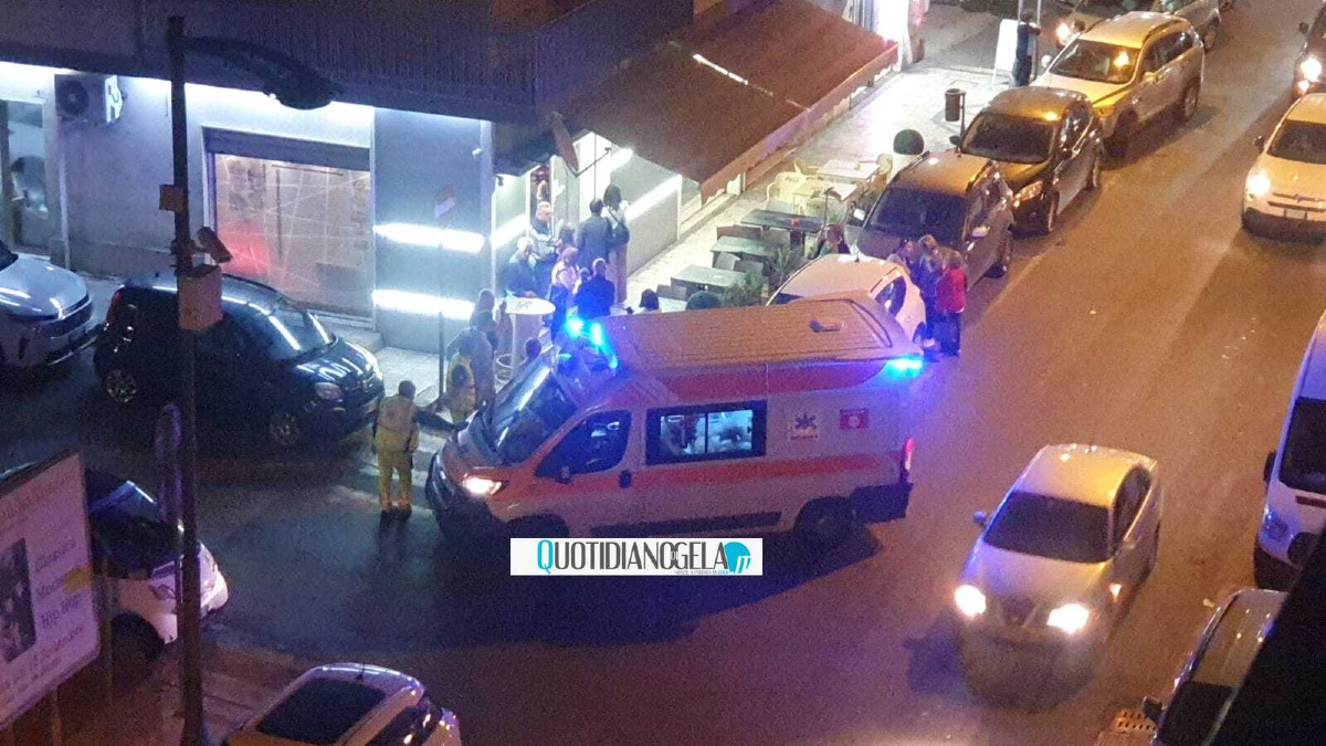 Giovane in escandescenze a Caposoprano, giunti anche i poliziotti: trasferita in ospedale - 