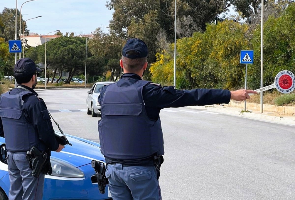Giovani e movida, controlli polizia: sequestrati anche coltelli, droga e munizioni  - 