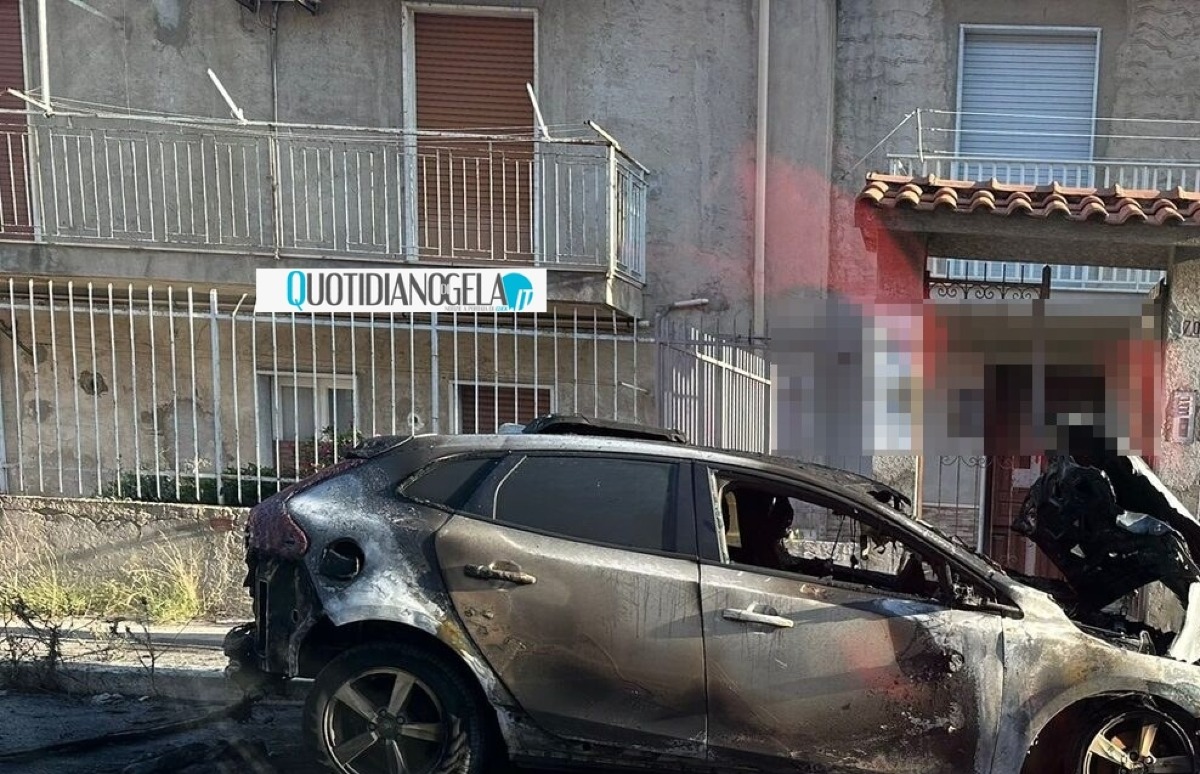 Via Recanati, vettura distrutta dalle fiamme  - 