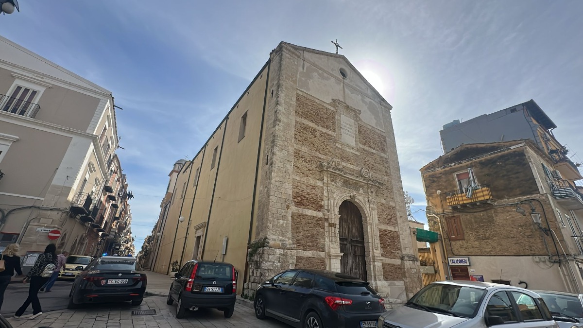 Accoltellato in chiesa il parroco del Carmine don Samà - 
