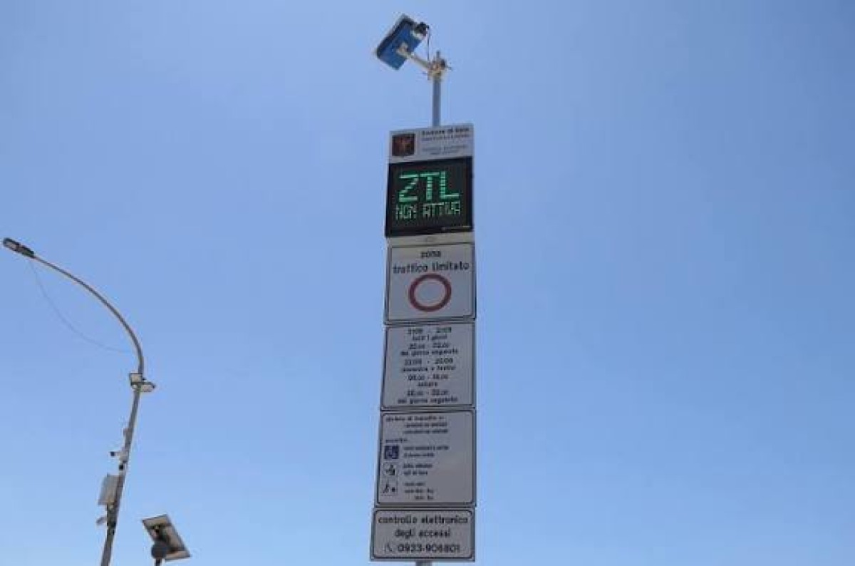 Cambia la fascia oraria della Ztl sul lungomare solo la domenica, al via mercatino delle pulci - 