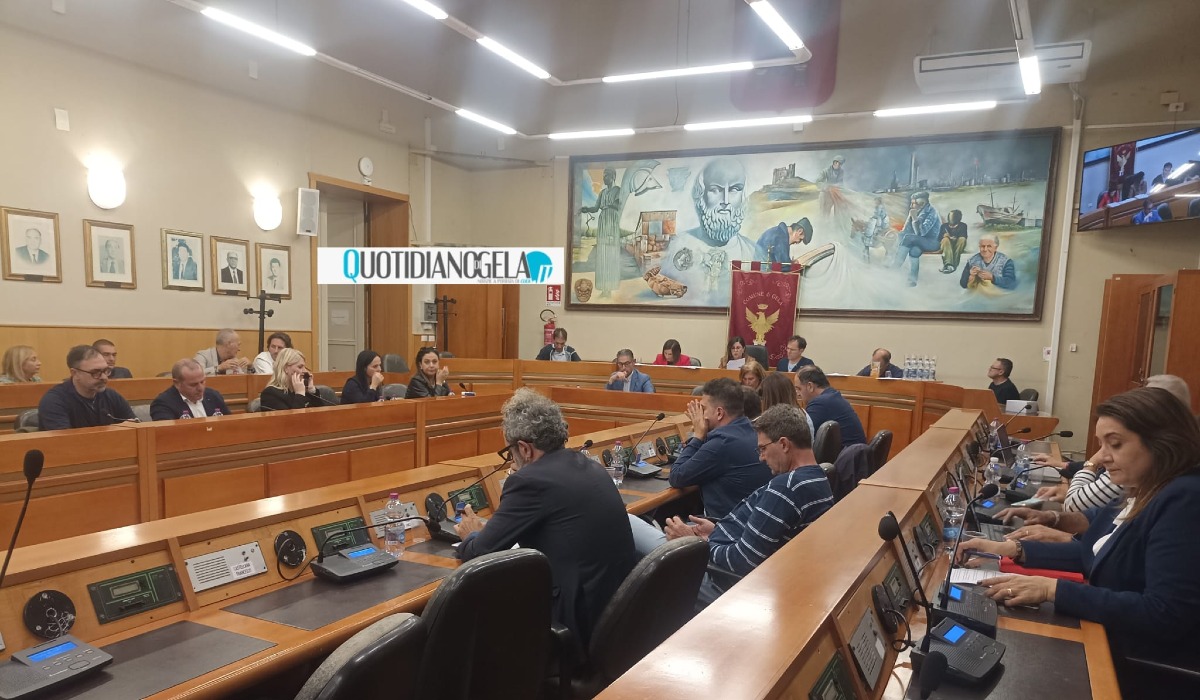 Debiti fuori bilancio, necessario un rinvio sul tema: passa variazione per i fondi dell'elipista - 