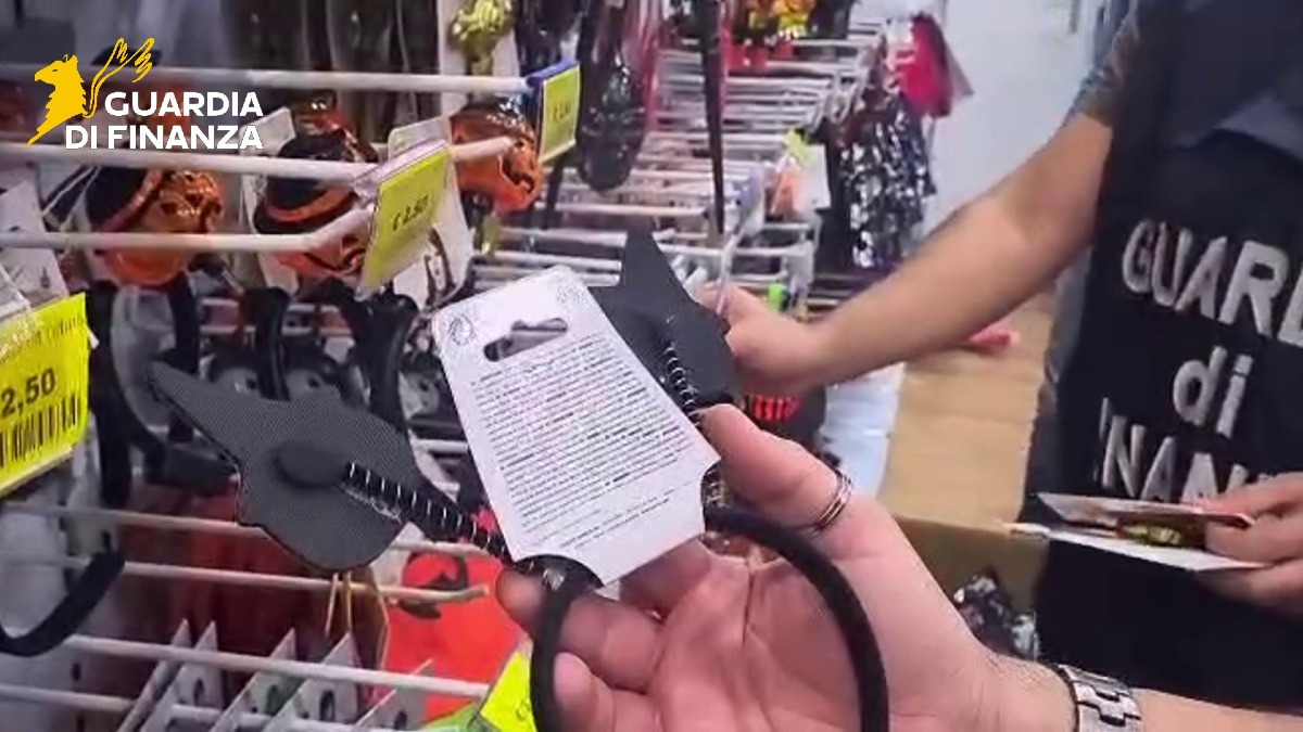 Decorazioni e costumi per Halloween non conformi, seqestrati oltre settemila prodotti - 