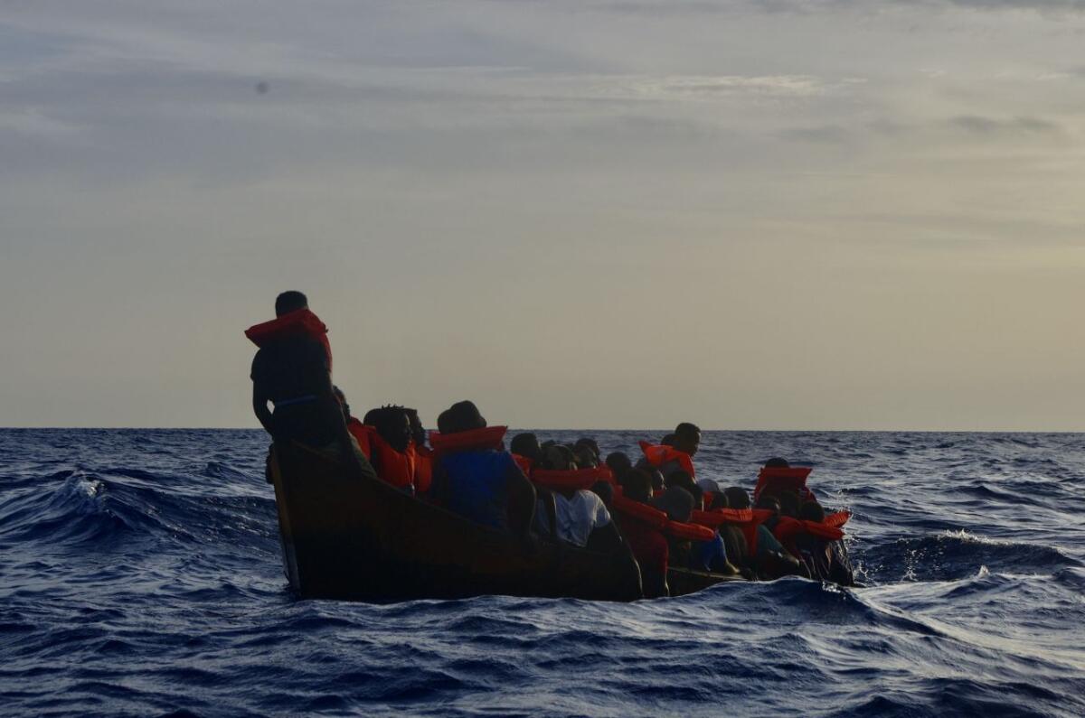 Naufragio nel Canale di Sicilia, due migranti morti nonostante l’intervento della ONG Sos Humanity - 