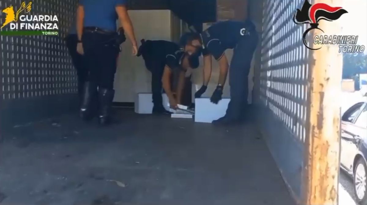 Sequestrati nel Torinese 7 siti di produzione di sigarette di contrabbando - 