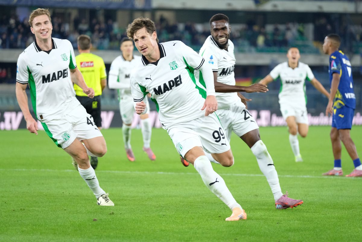 Il Sassuolo vince a Verona, al Bentegodi decide Pinamonti - 