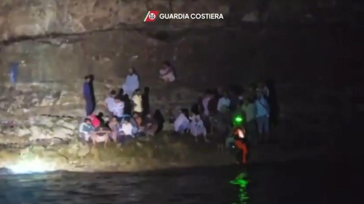 La Guardia Costiera soccorre 64 migranti sull’isola di Lampione - 