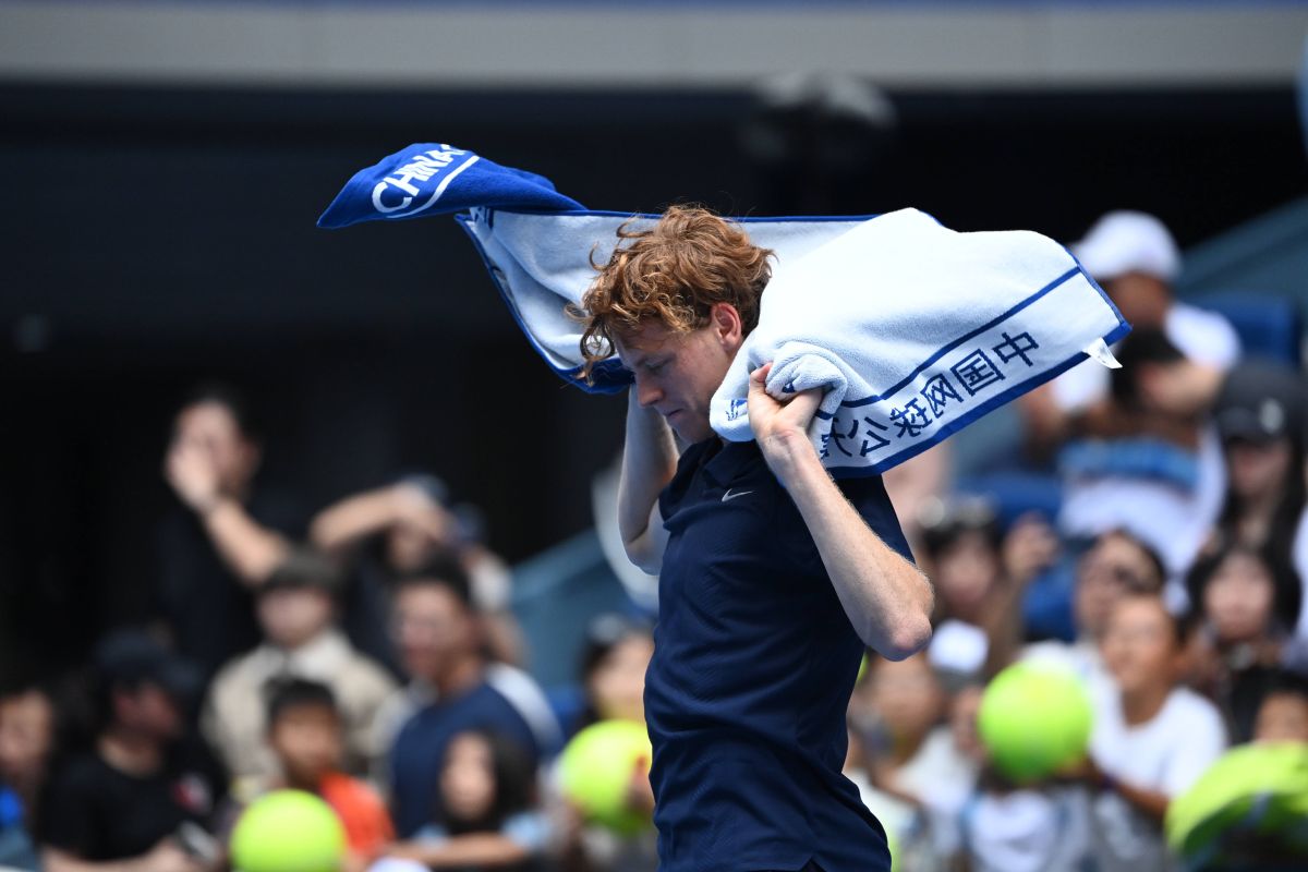 Crampi per Sinner a Shanghai: si ritira al 3° contro Griekspoor - 