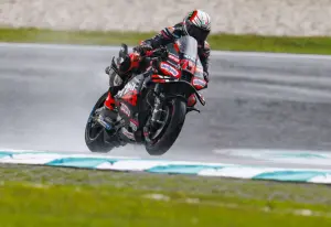 Meteo variabile e caos a Sepang: Bagnaia e Bezzecchi in Q1 - 