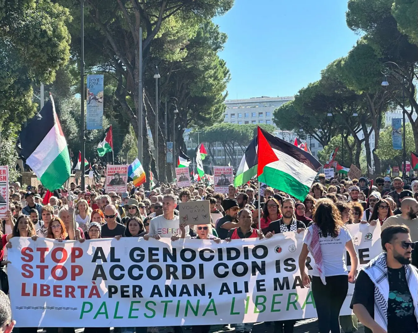 Migliaia di persone in corteo a Roma per Gaza - 