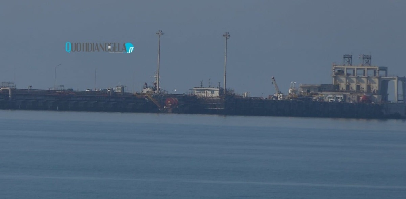 Operaio rimase ferito nell'area pontile di raffineria, assolti gli imprenditori di "Puccio Impianti" - 