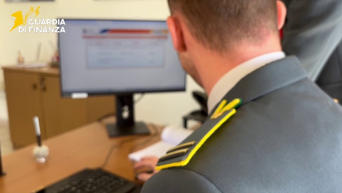 Soldi trasferiti a prestanome per eludere le tasse, sequestrato mezzo milione di euro - 