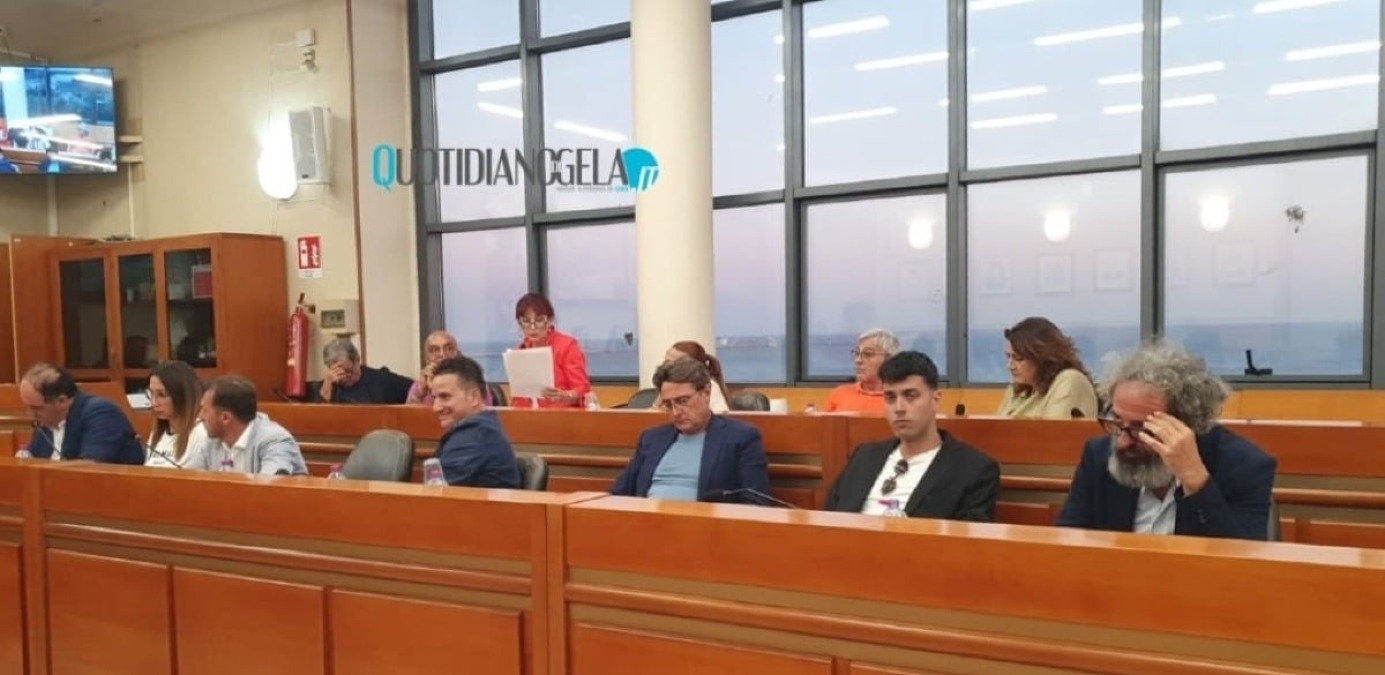 "Opposizione pensa a interessi di partito", maggioranza: "Solito? Ritiro solo tecnico per errori Regione" - 