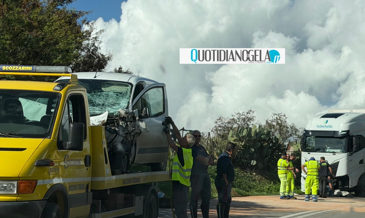 Scontro stradale sulla 115, impatto tra un tir e un furgone  - 