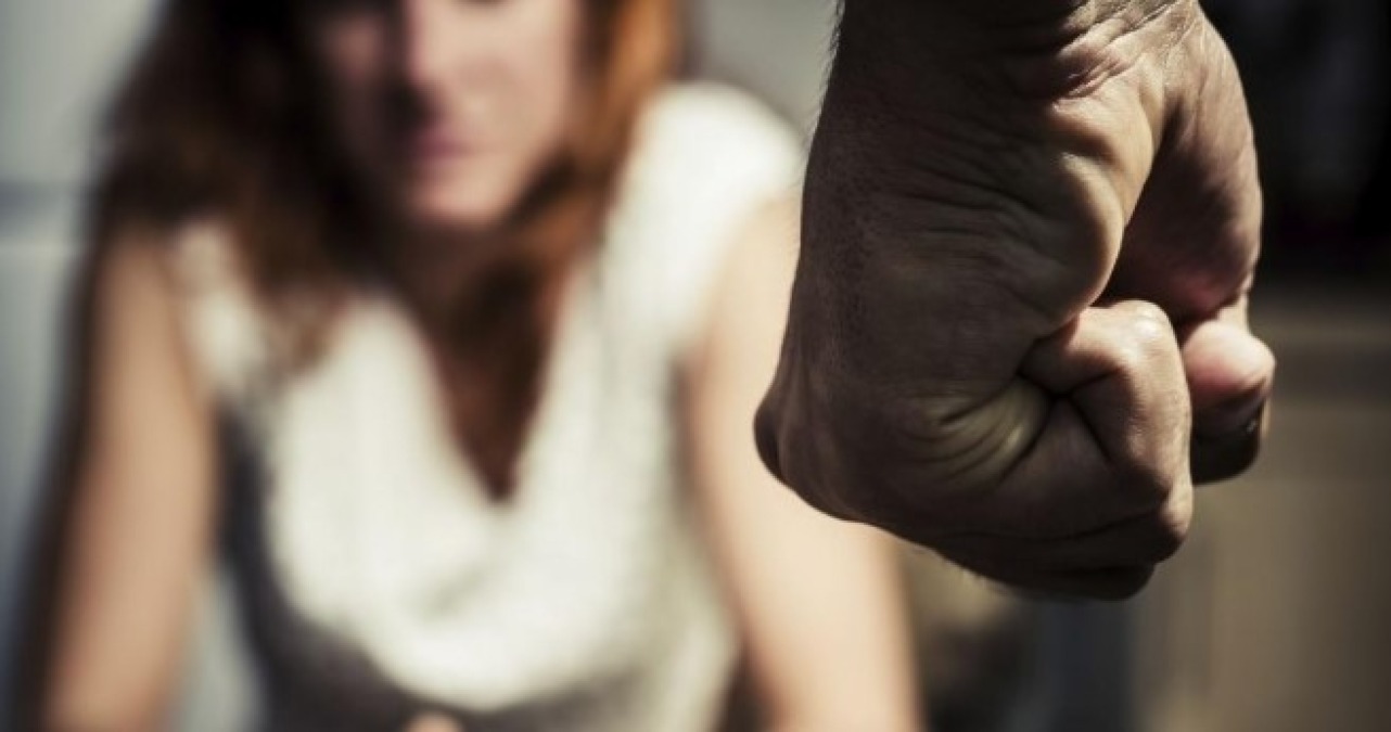 Caltanissetta, accusato di maltrattamenti e violenze alla convivente: 35enne va ai domiciliari - 