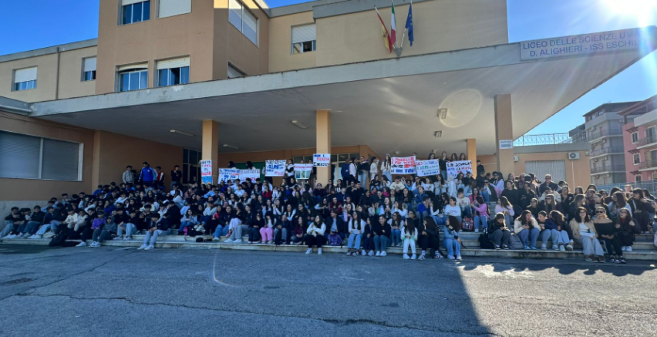 Ancora disagi e scioperi al liceo delle scienze umane D. Alighieri - 